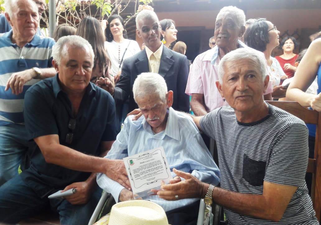 Moção de Aplausos ao Ex-Prefeito Adão da Rocha Pinto